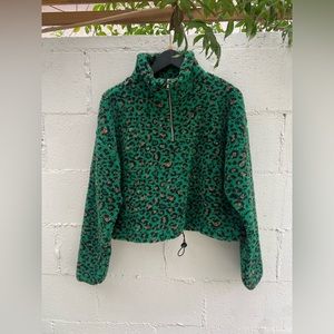 New without tags: Onzie one of a kind Sherpa Pull Over size S/M